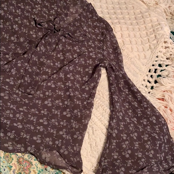 Anthropologie BELLATRIX GRAY SHEER LONG SLEEVE BLOUSE BLOUSE BELL SLEEVES Floral - Picture 10 of 13